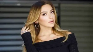 Hadise, yeni albümü ‘H.’ için hayranlarıyla özel dinleme seansı yaptı